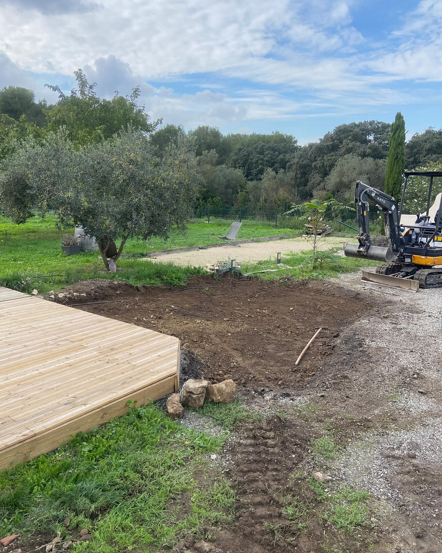 Besoin d’aide à la création de vos jardins, haies et massifs.

La jardinerie de l’étang vous accompagne dans tous vos projets de A à Z 

Chantier en cours devis, choix des plantes en jardinerie, livraison de terre vegetale, pierre pour muret et accessoires (toile, arrosage, paillage…) 

Plus de photos cette fin de semaine.

#creationjardin #paysagiste #devisgratuit #jardinerie #jardineriedeletang #berreletang